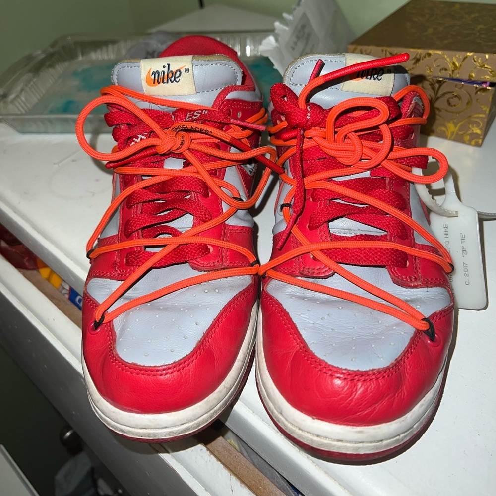 Off white / dunks . Red . 7y boys.